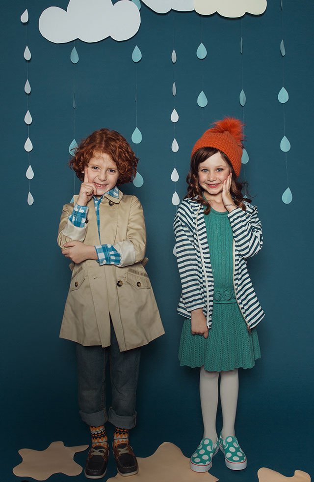 Two childern smiling